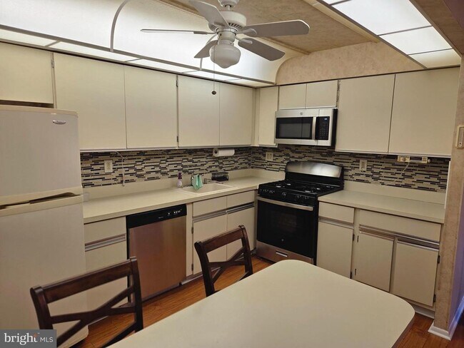 Foto del edificio - 10201 Bustleton Ave