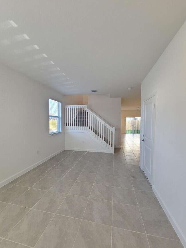 Foto del edificio - 12725 NW 24th Ave