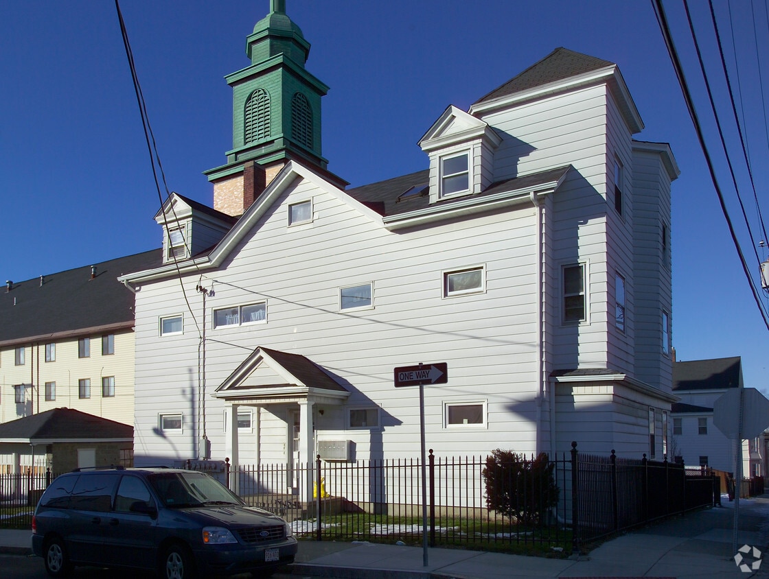 Building Photo - 889 Pine St