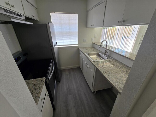 Foto del edificio - 202 Northcrest Cir