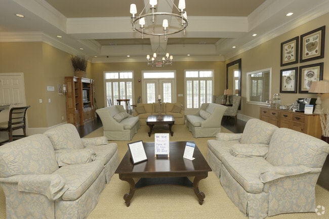 Clubhouse - Lauren Ridge Apartment Homes