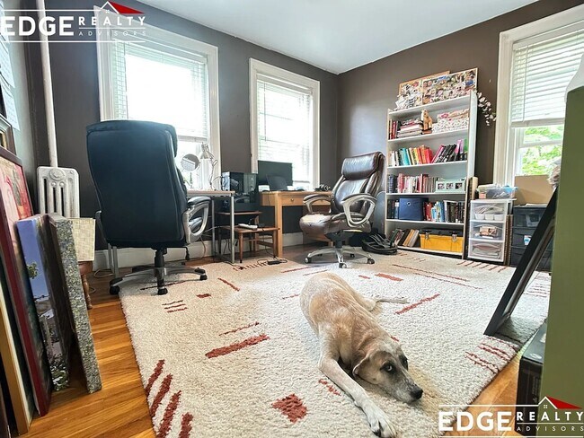 Foto del edificio - 243 Chestnut Hill Ave