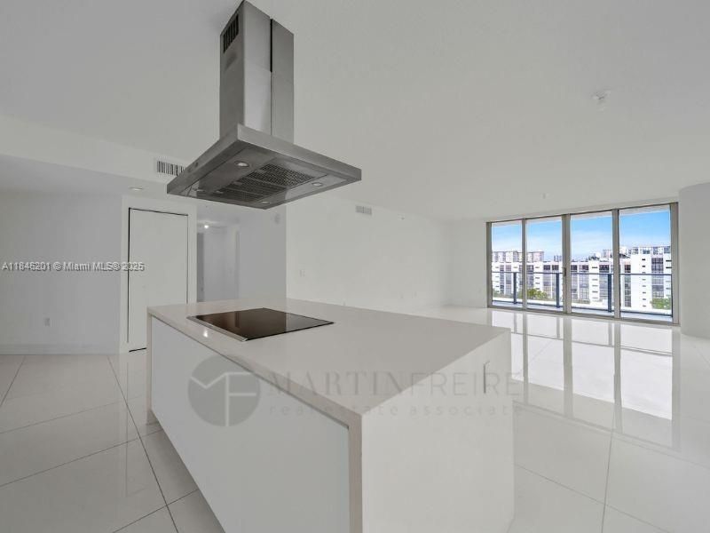 Building Photo - 300 Sunny Isles Blvd