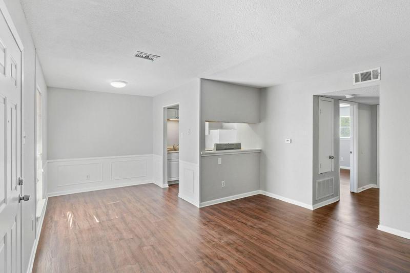 Foto principal - 932 7th Ave N