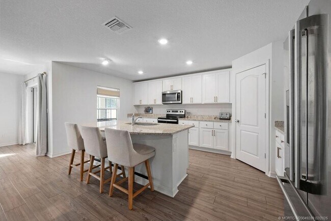 Foto del edificio - 414 SW Dahled Ave