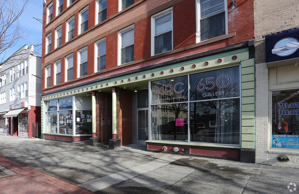 Foto del edificio - Nehemiah Housing