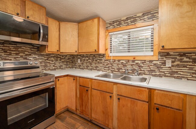 Foto del edificio - 704 Roundhouse Rd