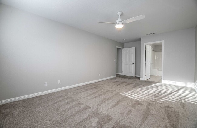 Building Photo - Cute 3 Bedroom and 3 Bath townhouse with a...