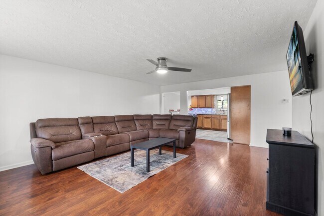 Foto del edificio - 3930 Beechwood Dr