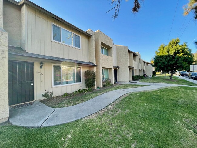 Building Photo - 2 Bed-1.5 Bath Two Story Condo in Santee