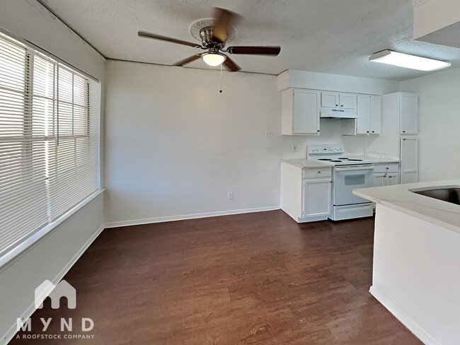 Building Photo - 3624 Parkridge Dr