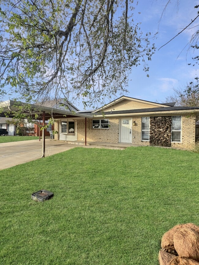 Foto del edificio - 6707 NW Compass Dr