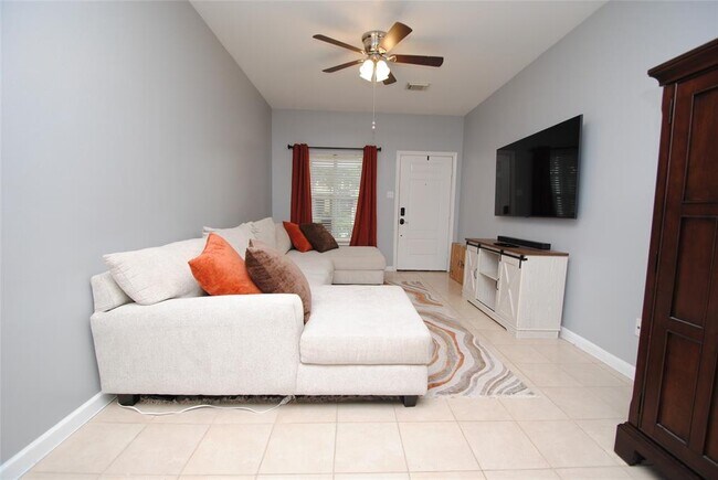 Building Photo - 8319 Greys Ln