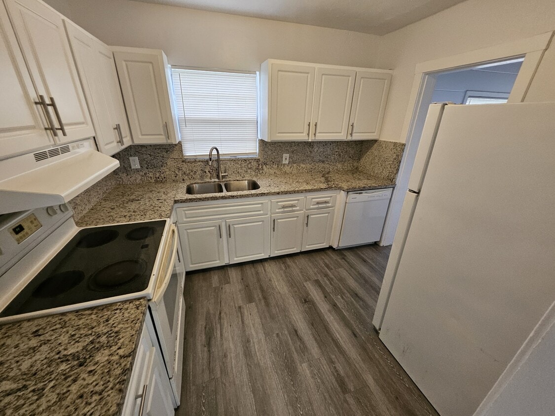 Photo - 2121 NW 28th St (Oakland Park, FL)