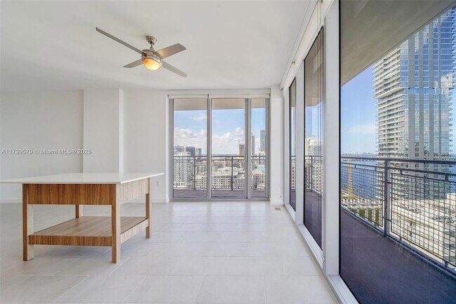 Foto del edificio - 2150 N Bayshore Dr