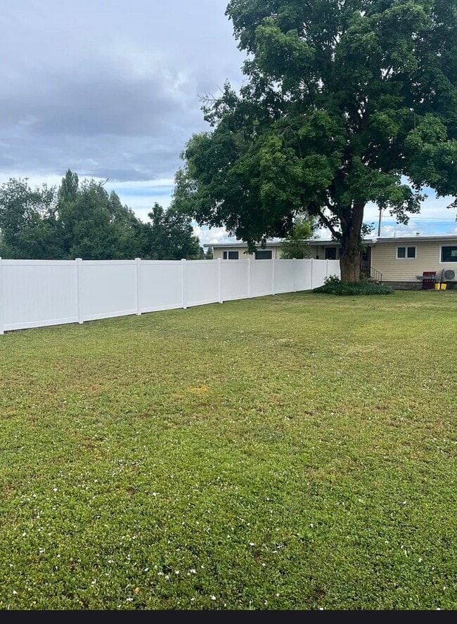 Building Photo - 9721 E Maringo Dr