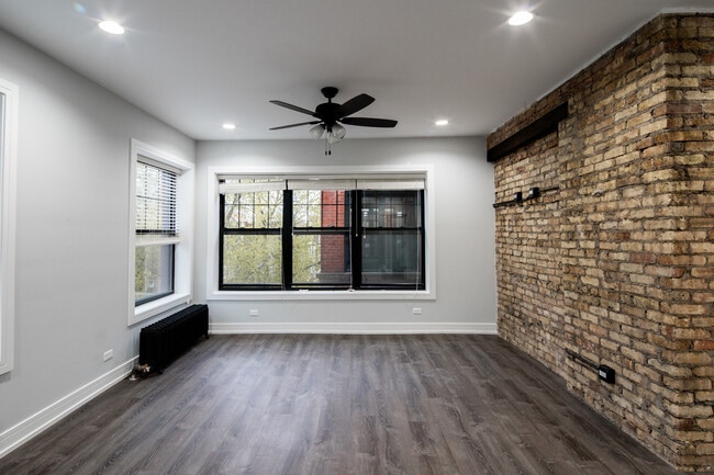 Building Photo - 1058 W Glenlake Ave