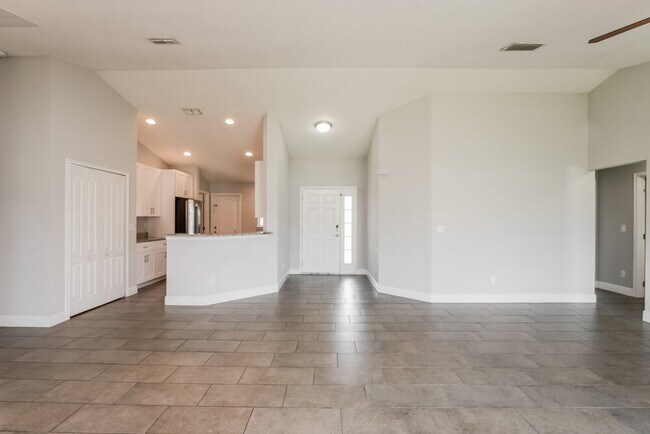 Foto del edificio - 433 Bloomfield Dr