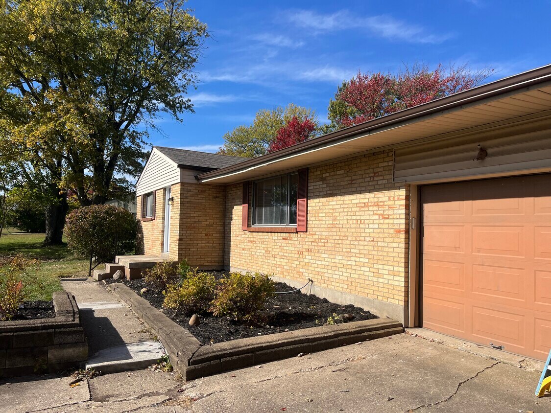 Foto principal - 7080 Millikin Rd