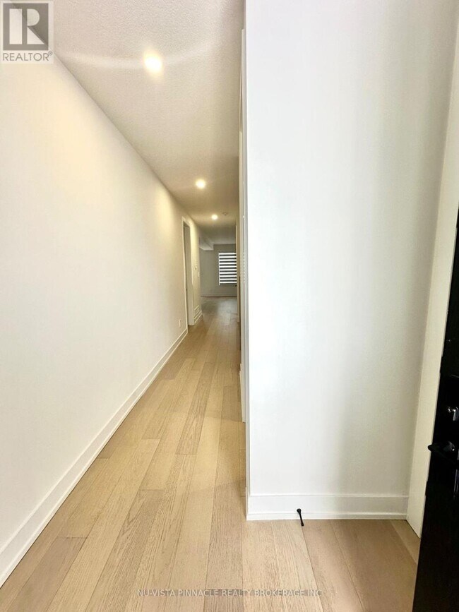 Building Photo - 1965 Upperpoint Gate