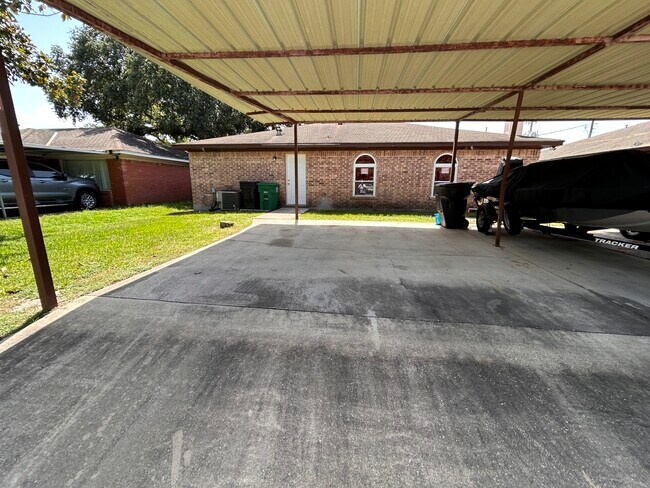 2car cover parking - 4019 Springmeadows St