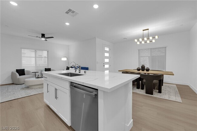 Foto del edificio - 600 N Carriage Hill Dr