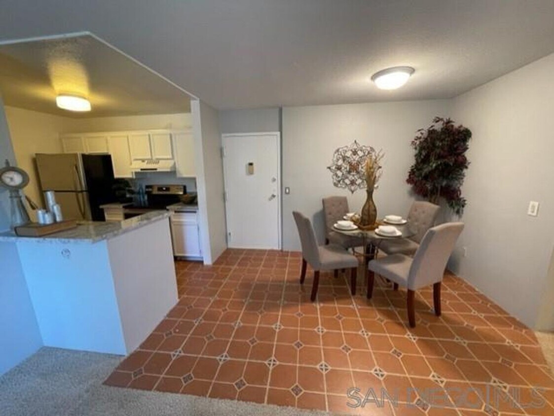 Foto principal - 2 Bedroom Condo in Mission Valley!