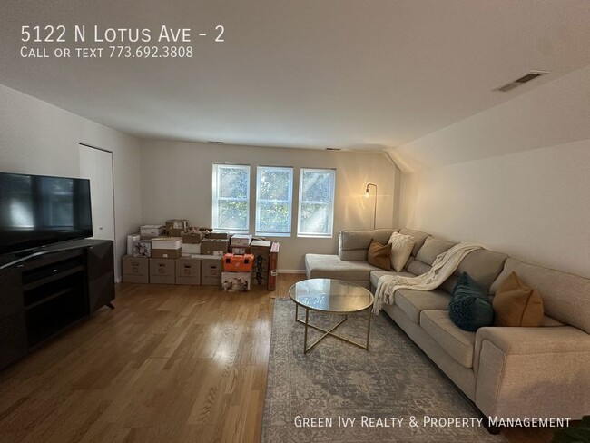 Building Photo - Incredible Jefferson Park, Updated, 3 Bed,...