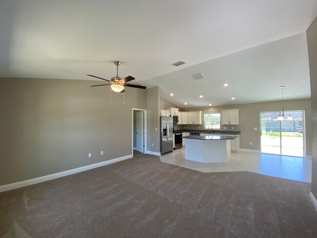 Building Photo - Desirable SW Ocala Neighborhood 4/2/2 *WON'T LAST*