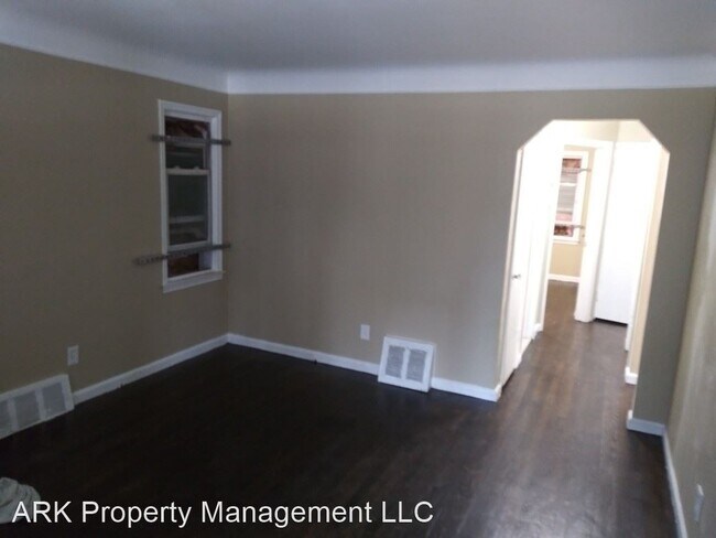 Foto del edificio - 3 br, 1 bath House - 11030 College Street