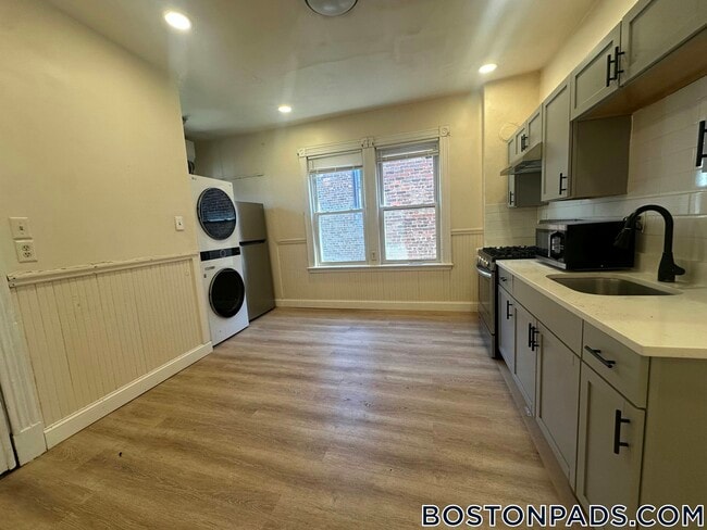 Building Photo - 127 Harrishof St