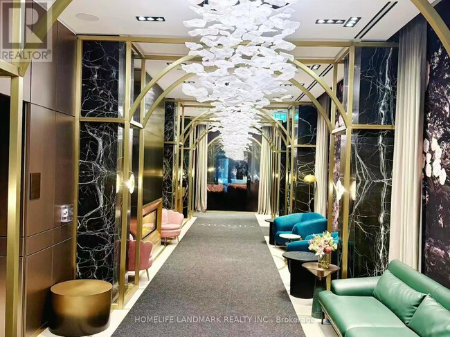 Building Photo - 771 Yonge St