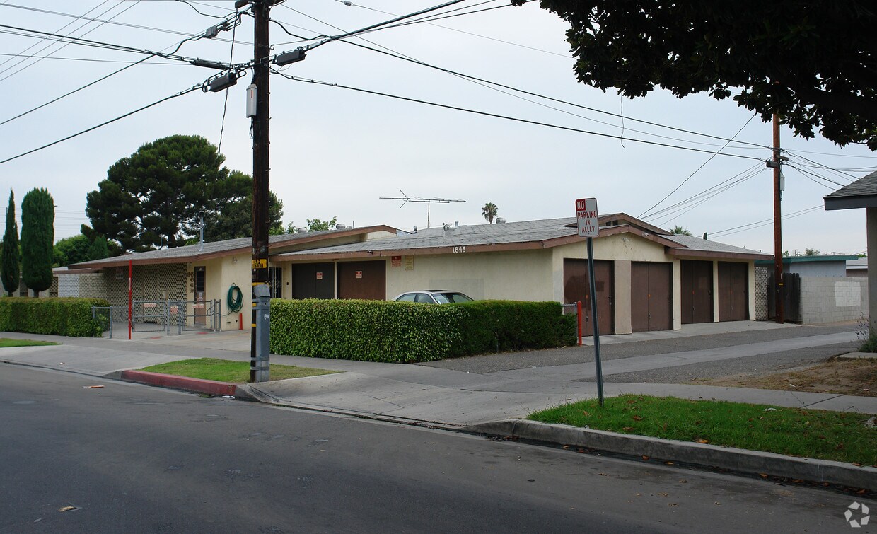 Building Photo - 1339-1345 E Palmyra Ave