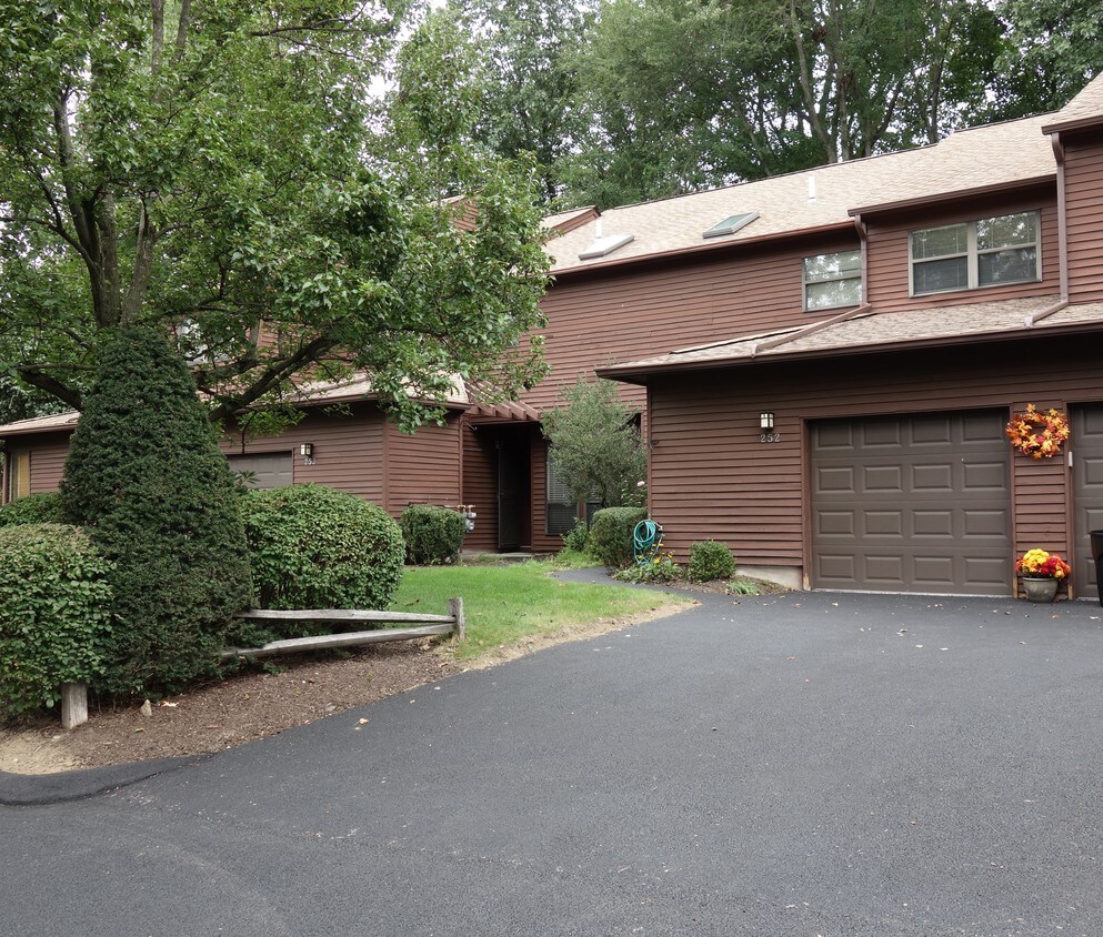 252 Woods Brooke Cir, Ossining, NY 10562 Townhome Rentals in Ossining