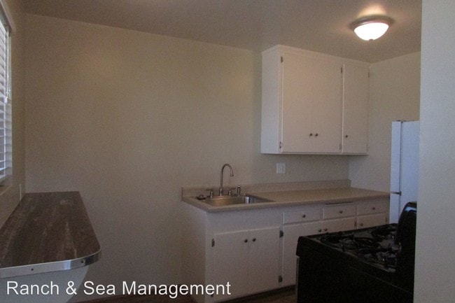 Building Photo - 819 N Pacific St