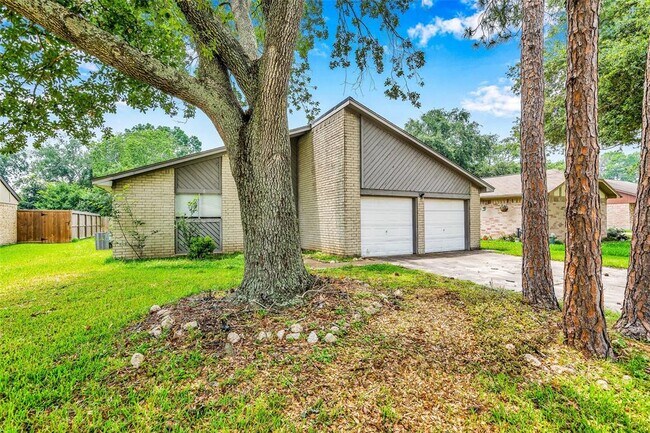 Building Photo - 15130 Harness Ln