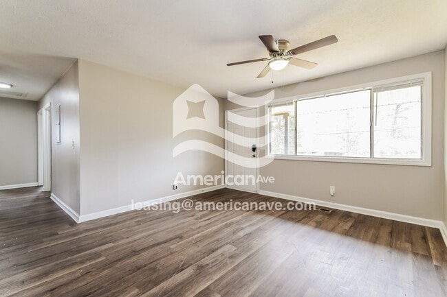 Foto del edificio - 5044 Gardiner Dr