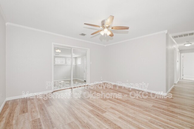 Foto del edificio - 1301 NW 102nd St