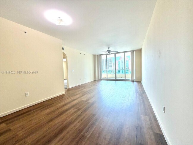 Foto del edificio - 3340 NE 190th St