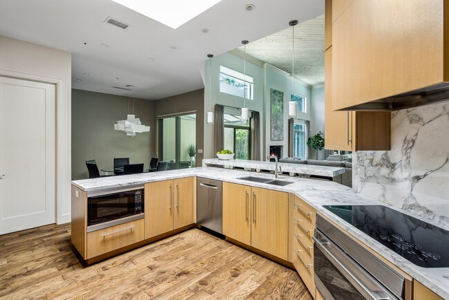 Building Photo - 6711 E Camelback Rd