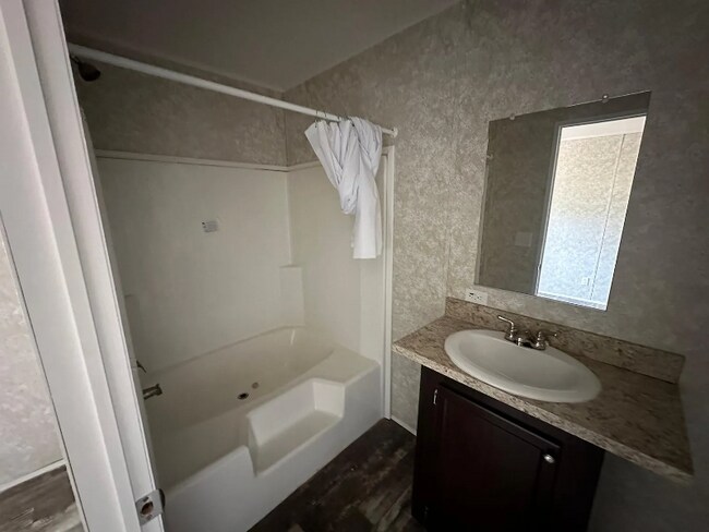 Foto del edificio - 55009 Hill Rd