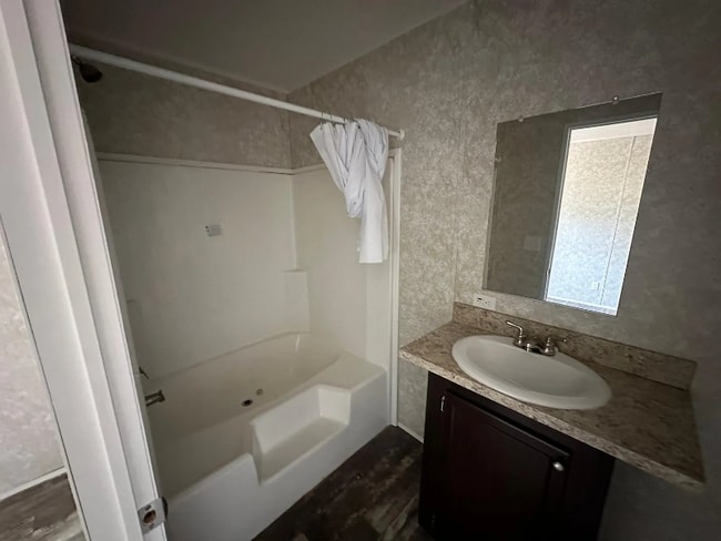 Building Photo - 55099 Zweifel Rd