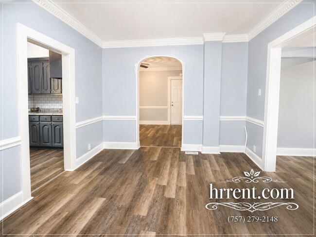 Building Photo - Amazingly Large 4 Bedroom 2 Bathroom Two Story Home located in the Chesterfield Heights area of N...