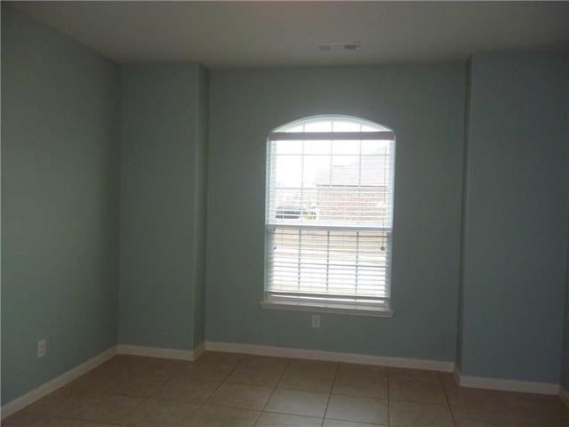 Building Photo - 2300 Redbud Dr