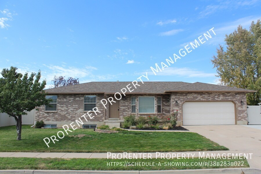 Foto principal - Spacious 5 Bed, 3 Bath West Point Home