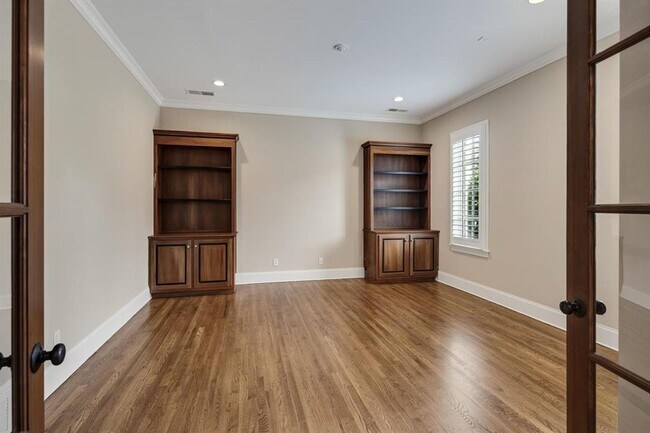 Foto del edificio - HOME FOR SALE or rent Gorgeous executive home in gated community!
