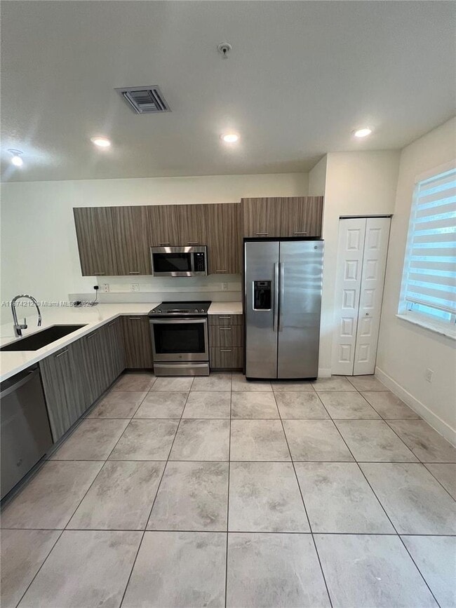 Building Photo - 10295 NW 64th Terrace