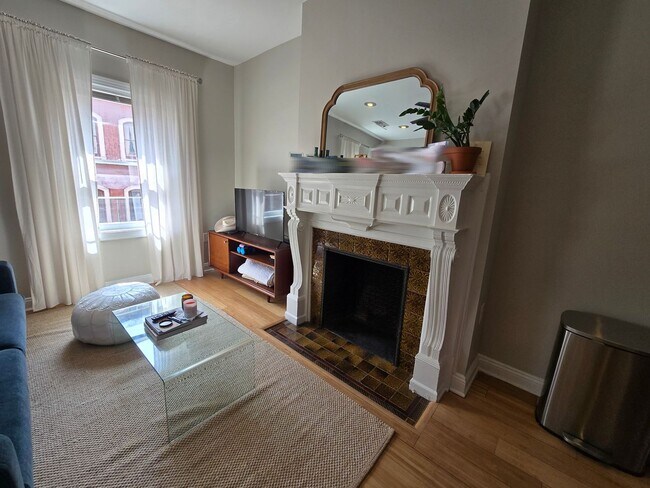 Foto del edificio - Beautiful bright modern 1 bedroom in the h...
