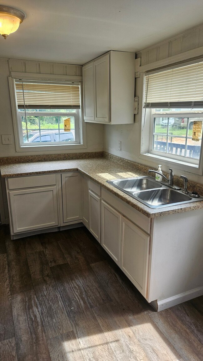 Foto del edificio - 1373 Ridge Rd