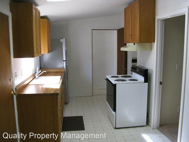 Building Photo - 2 br, 1 bath House - 822 East 9th Street